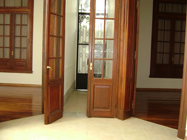 entrada , habitaciones